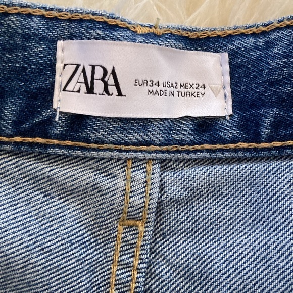 Zara High-Waist Carrot Leg Cropped Jeans - Picture 3 of 14
